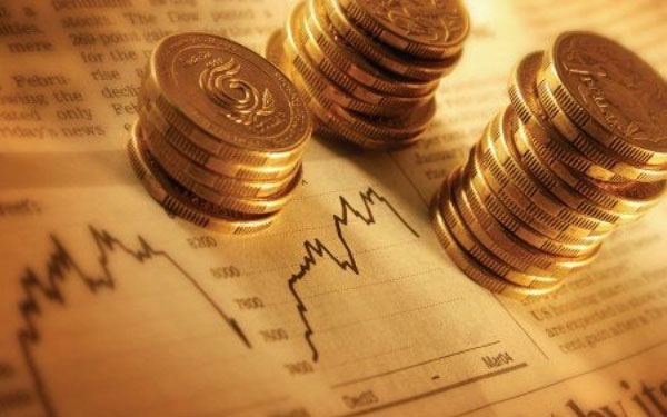 特朗普关税截止日逼近，黄金强势重返3000大关